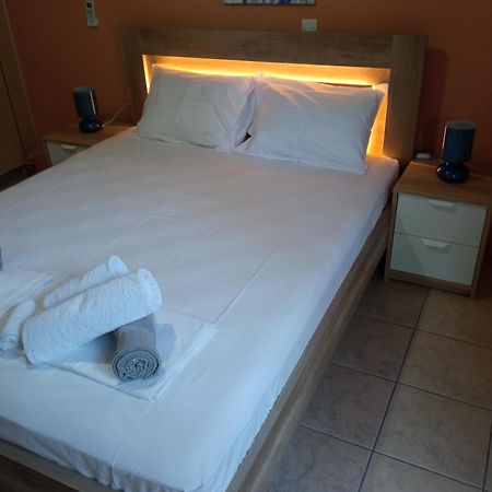 Sofia'S Garden Apartment Néa Péramos Екстериор снимка
