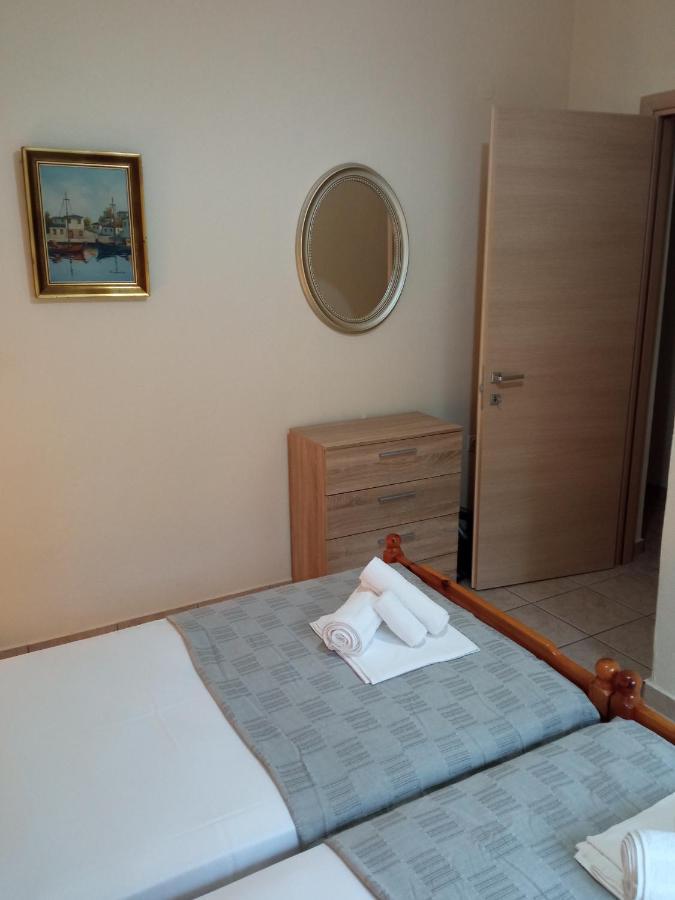 Sofia'S Garden Apartment Néa Péramos Екстериор снимка